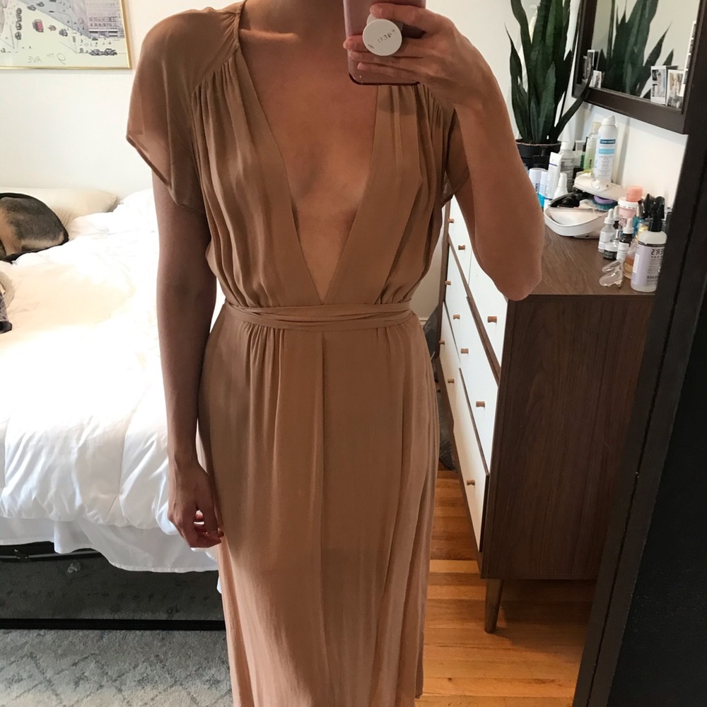 Peach “Reformation” Dress 🍑